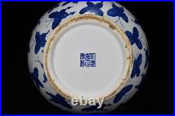 11.4 China dynasty Porcelain yongzheng mark Blue white hundred butterflies vase