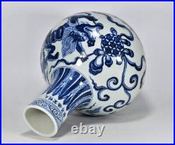 11 China old ming dynasty Porcelain xuande mark Blue white lion play ball vase