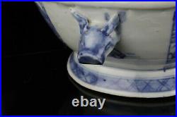 19th century Antique Chinese tureen export porcelain blue and white canton