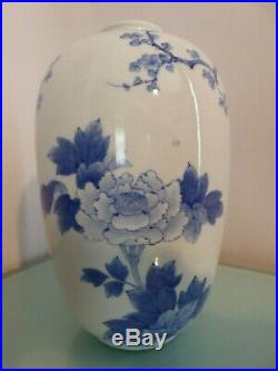 19th century Large Antique Japanese Meiji Blue & White Porcelain Vase BY GENROKU