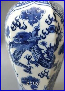 8.5'' Chinese Becautiful Blue&White Porcelain Vase Hand Painting Loong