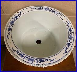 A Chinese Porcelain Blue and White Jardiniere
