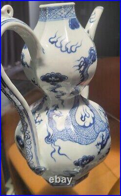 A Large Chinese Blue & White Porcelain Teapot 20th Century. 30 cm x 22 cm