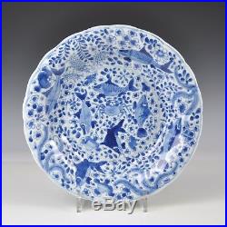 A Large Chinese Porcelain Blue & White Kangxi Period Fish & Crab Dish