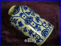 Antique 17/18C Chinese blue white Kangxi porcelain vase bottle tea caddy