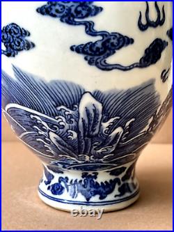 Antique Chinese Porcelain Vase Moon Flask Imperial Dragon Quianlong Blue White