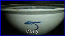 Antique Chinese Qianlong Daoguang Snow Pea Pattern Blue & White Porcelain Bowl