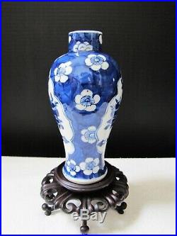 Antique Chinese Qing Dynasty Kangxi Period 18th C Blue on White Porcelain Vase