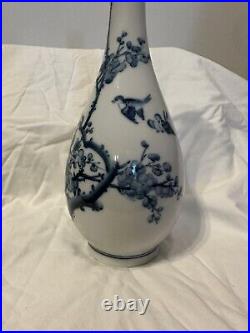 Antique Kangxi Blue & White Chinese Porcelain Vase, Mid 17th Century