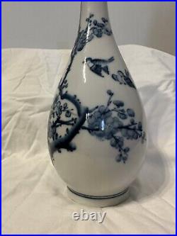 Antique Kangxi Blue & White Chinese Porcelain Vase, Mid 17th Century