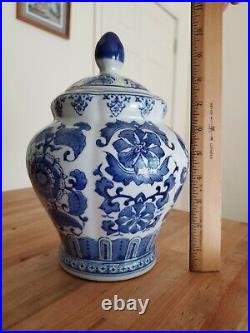 Antique Republic China Export Chinese Blue and White Porcelain Jar with Lid 10