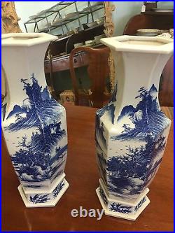 Beautiful Pair Of Antique 19C Chinese Blue And White Porcelain Vases