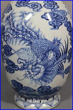 Beautiful chinese blue and white porcelain vase