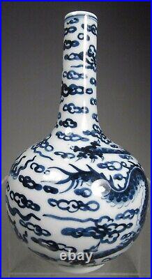 China Chinese Blue & White Dragon Chasing Pearl Decoration Porcelain Vase 20th c