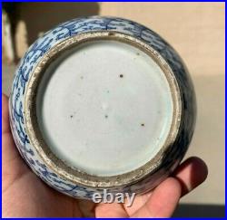 Chinese Antique Blue And White Porcelain Gourd Vase with Flowers