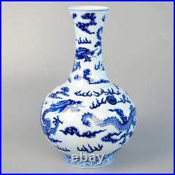 Chinese Antique Blue And White Porcelain painting Cloud Dragons Pattern Vase