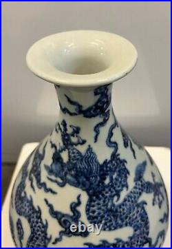 Chinese Antique Blue and White Porcelain Vase. Ming Yongle Mark on bottom