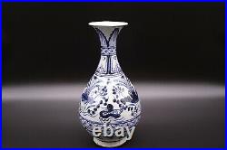 Chinese Antique Style Blue and White Porcelain Vase With Flowers