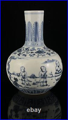 Chinese Blue&White Porcelain HandPainted Exquisite Figure Vase 18972