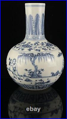 Chinese Blue&White Porcelain HandPainted Exquisite Figure Vase 18972