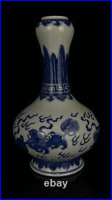 Chinese Blue&White Porcelain HandPainted Exquisite Lion Vase 17034