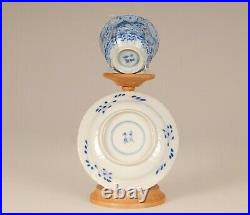 Chinese Export Porcelain Tea Bowl Saucer Fish and crab bleu & white Kangxi 19th