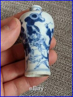 Chinese Porcelain Snuff Bottle w. Blue & White Figure Motifs Marked 19th C. NR