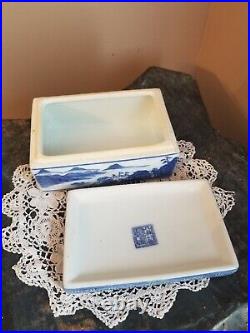 Chinese Quilong mark Blue and White Porcelain Box