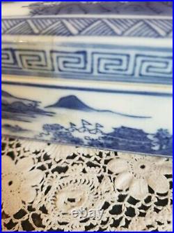 Chinese Quilong mark Blue and White Porcelain Box