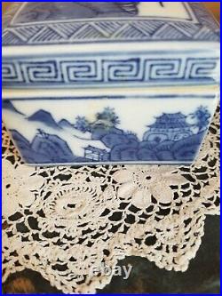 Chinese Quilong mark Blue and White Porcelain Box