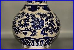 Chinese Republic Original Vintage Signed Taiwan ROC Blue & White Porcelain Vase