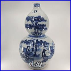 Chinese antique Qing blue and white porcelain vase