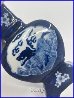 Chinese antique blue and white vase