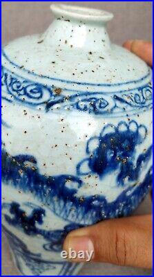 Chinese blue and white crackle glaze dragon porcelain meiping vase