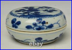 Early 18th Century, Kangxi, Antique Chinese Porcelain Blue and White Covered Box