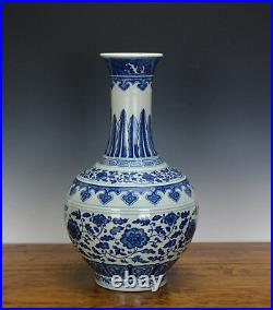 Fine Chinese Qing Qianlong MK Blue and White Globular Flower Porcelain Vase