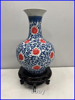 Large Beautiful Collectable Blue And White Chinese vase 24