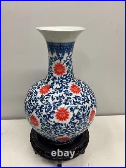 Large Beautiful Collectable Blue And White Chinese vase 24