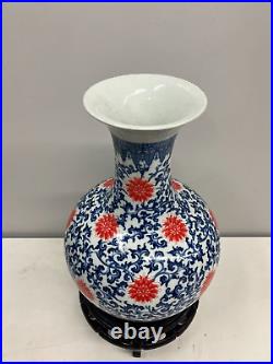 Large Beautiful Collectable Blue And White Chinese vase 24