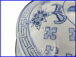 Large Vintage Chinese Blue & White Porcelain Jar