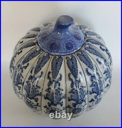 Lg Vtg Chinese Porcelain Chinoiserie Flow Blue & White Pumpkin Shaped Ginger Jar
