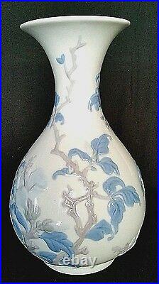 Lladro Flowers and Sparrows Lg Vase Blue White Porcelain Raised Pattern 4691.3