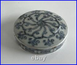 Lot of Ming dynasty blue white porcelain Lid and Jar parts late 15th century