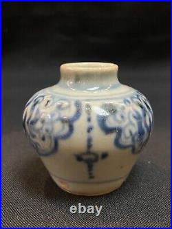 Ming, A small Blue and white porcelain vase /jar /