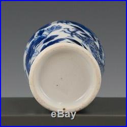 Nice Blue & White porcelain 3-piece garniture, 19th ct. 4-claw dragon