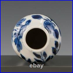 Nice Blue & White porcelain 3-piece garniture, 19th ct. 4-claw dragon