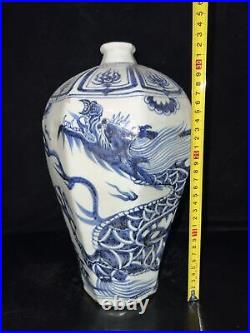 Old Chinese Blue & white porcelain Painted dragon vase 483