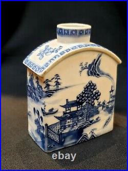 Qing, QianLong period blue and white porcelain tea caddy (,)