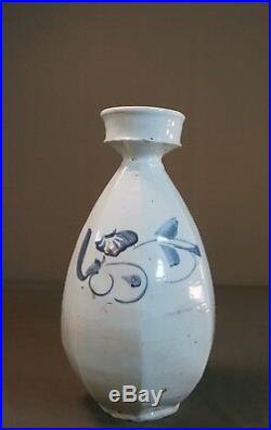 Very Fine Korean Joseon Dynasty 8 Sided Cobalt Blue & White Porcelain Wine Vase