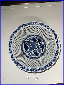 Vintage CHINESE BLUE & WHITE PORCELAIN Lattice Basket 9.5 round circle mark